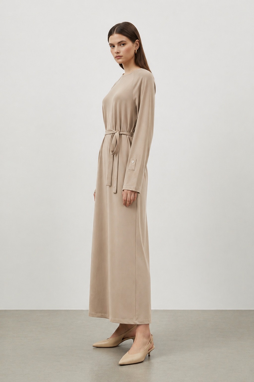 LANGES DAMENKLEID MIT GÜRTEL - BEIGE