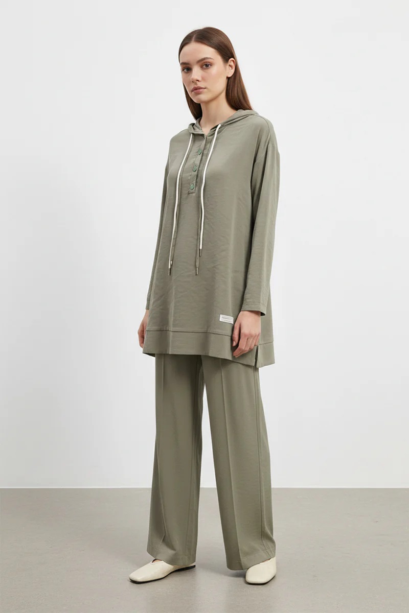 DAMEN FREIZEIT SET MIT KAPUZE – HELL OLIVE