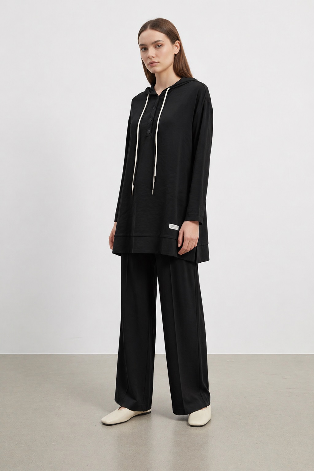 DAMEN FREIZEIT SET MIT KAPUZE – SCHWARZ