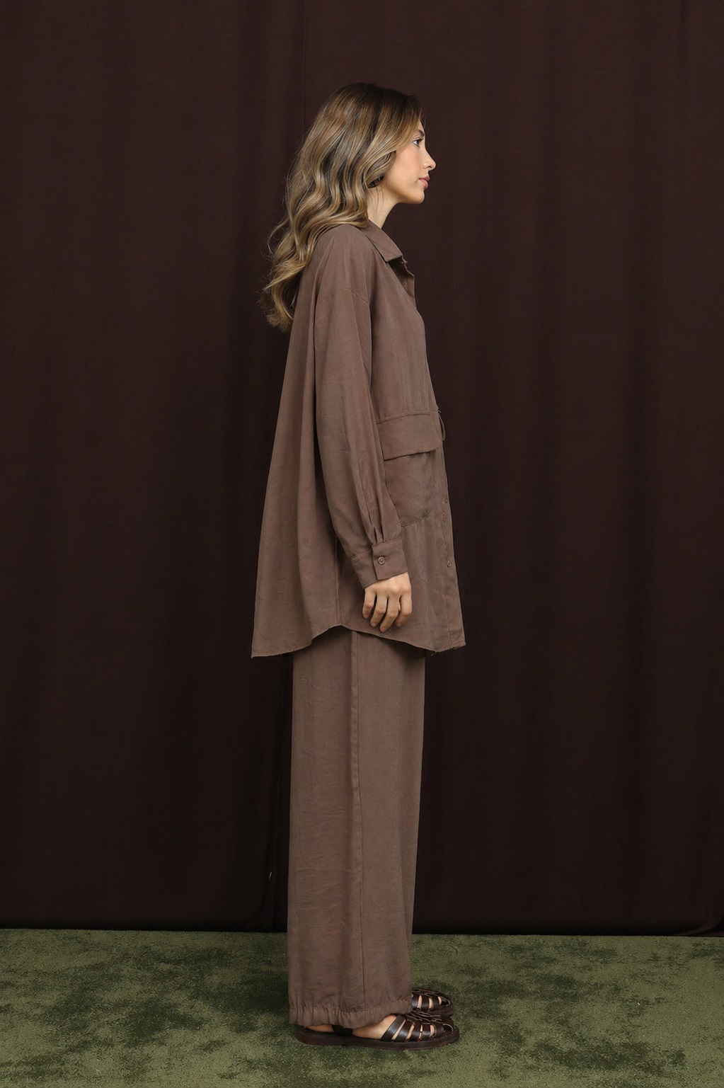 DAMEN OVERSIZE SET MIT TASCHEN – BRAUN